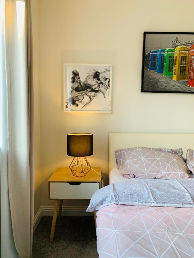 Alpha, Private Double Room, City Centre, Free Parking, Sittingbourne, Kent Zewnętrze zdjęcie