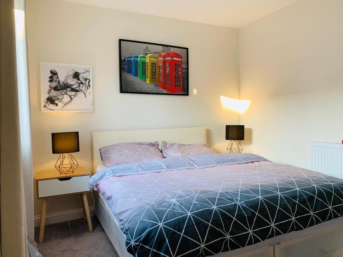 Alpha, Private Double Room, City Centre, Free Parking, Sittingbourne, Kent Zewnętrze zdjęcie